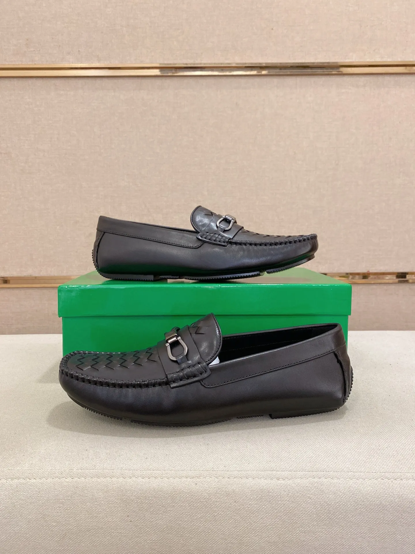 Men's shoes 💰 400💰 (Niu Li + Niu Pad) [BV] latest hot style‼ ️Casual men's shoes, uppers imported first-layer cowhide ➕Full imported cowhide lining✔️Exquisite workmanship, excellent foot feel, special rubber soles✔️, cool and fashionable, the latest fashion, fashionable outsole, hurry up. Code number: 38-44 (can be customized to 37.45, non-refundable)